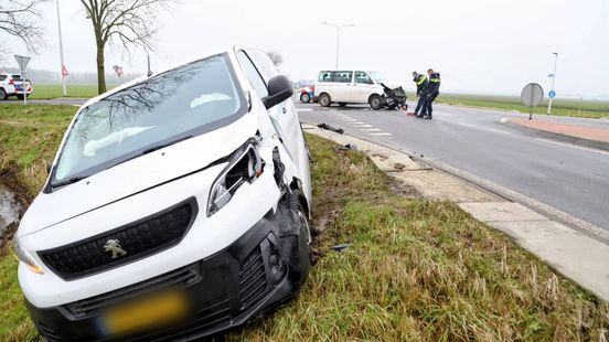 Scootmobielauto te water • vrouw gewond na ongeluk. Scootmobielauto te water • vrouw gewond na ongeluk.