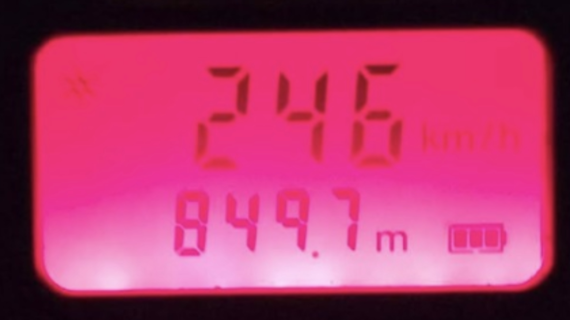 De man reed 246 kilometer per uur waar 100 kilometer per uur was toegestaan.