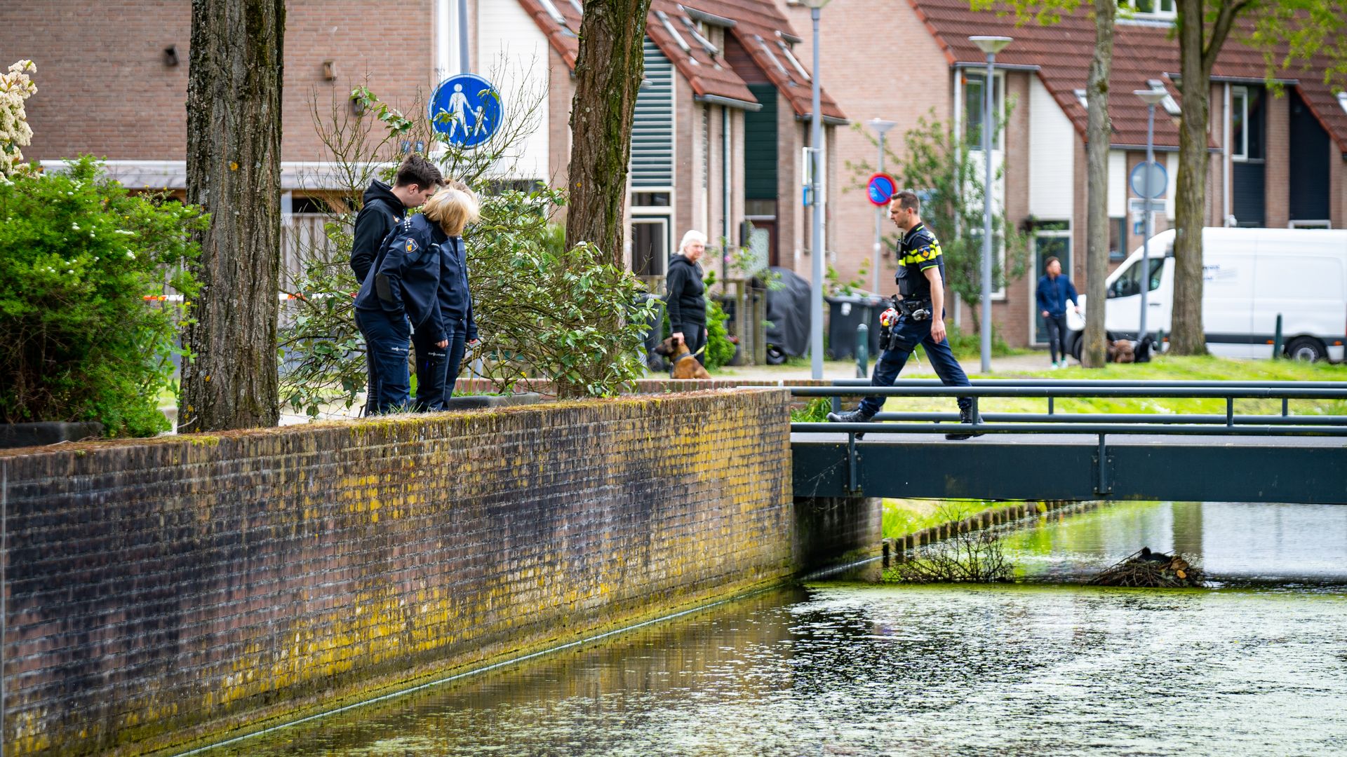 Minderjarige (14) Aangehouden Voor Steekpartij Hellevoetsluis | Lichaam ...