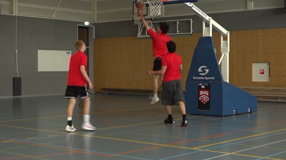 Jeugdspelers Basketbal Vereniging Groningen gaan toeren door Afrika