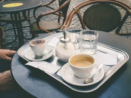 Cafés en restaurants: aantal gasten valt tegen