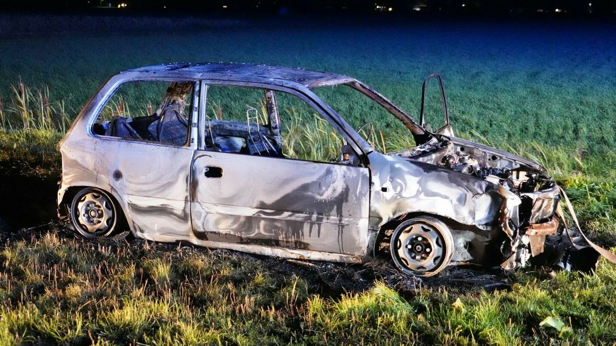 Auto verwoest door brand in Smilde