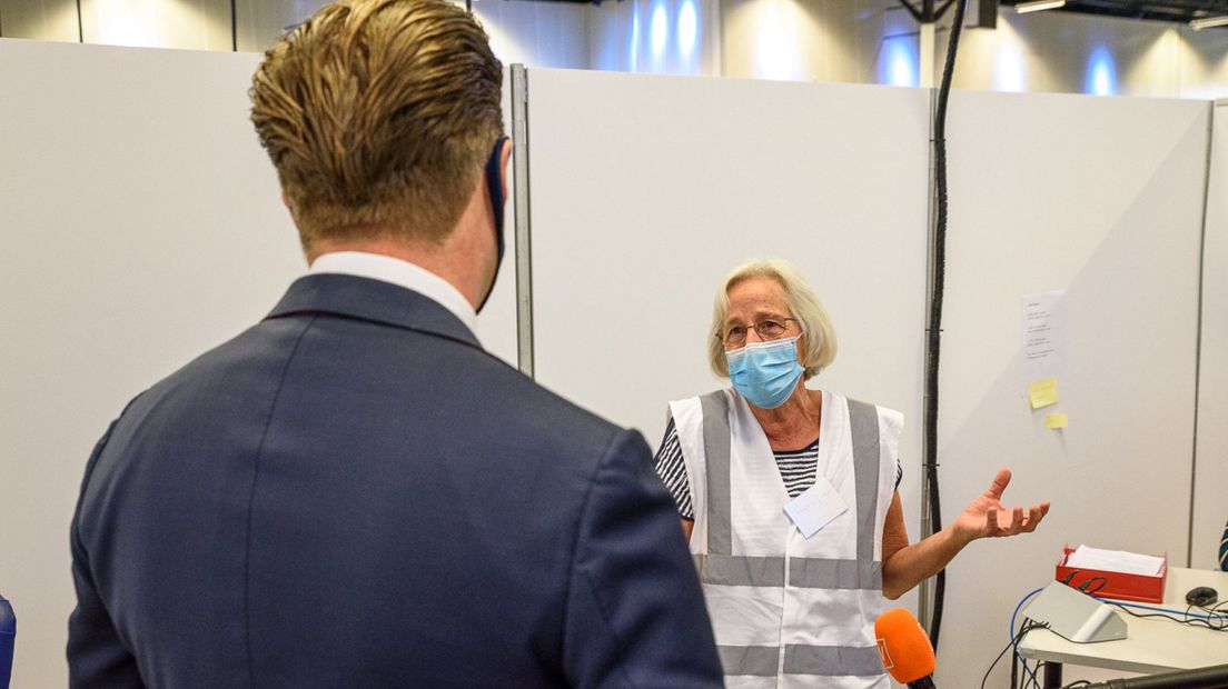 Hugo de Jonge in gesprek met zijn moeder I