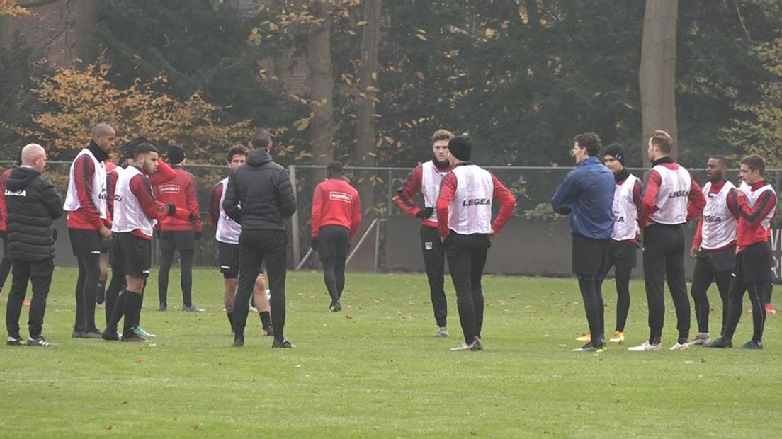 De spelers van NEC tijdens de training