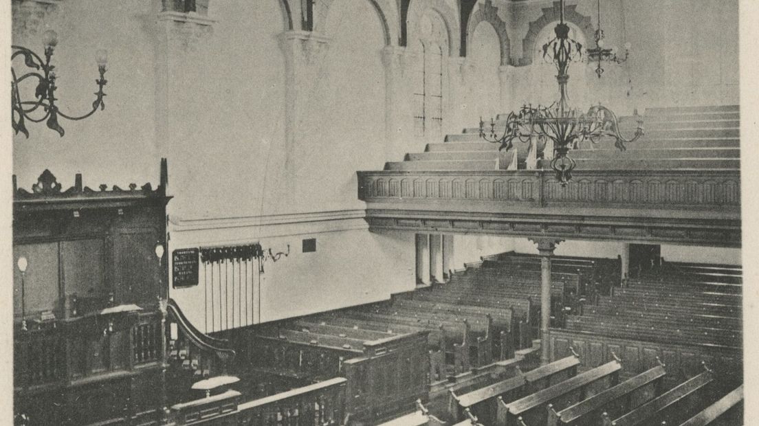 `Het interieur van de Oosterkerk, circa 1900.