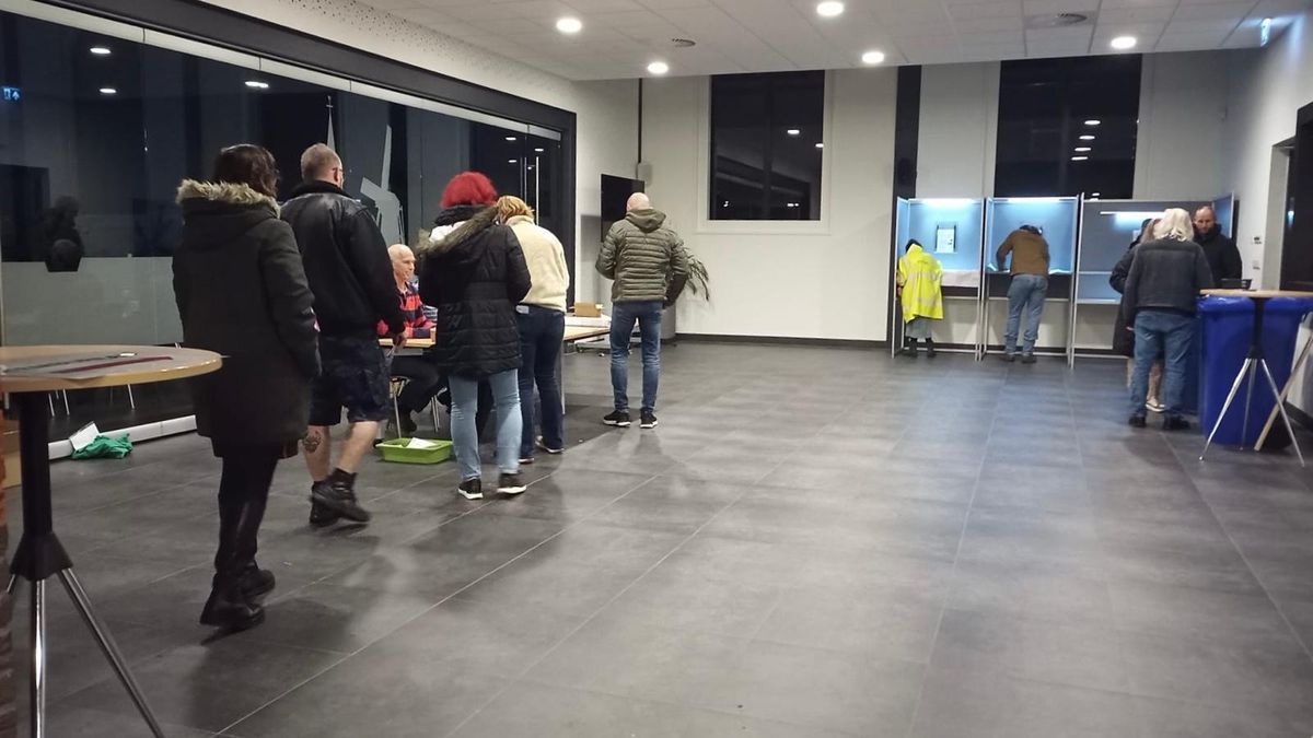 Nog een paar uur tot de stembussen sluiten • Hugo de Jonge stemt voor het eerst in Zeeland