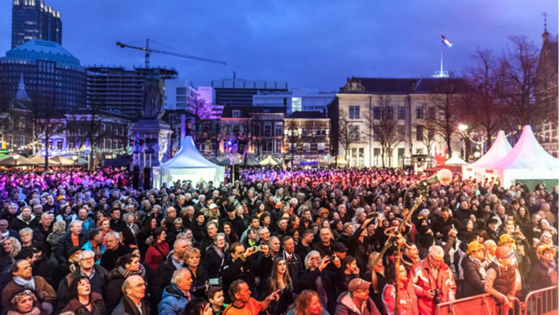 Publiek geniet tijdens tijdens het festival 'Life I Live'.