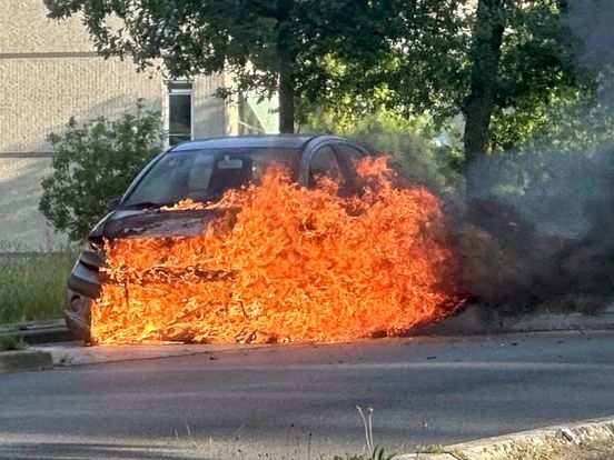 Auto brandt uit in Hoogeveen