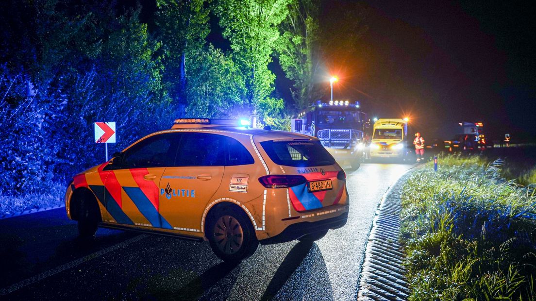 Hulpdiensten aan de Stadsweg in Lauwerzijl