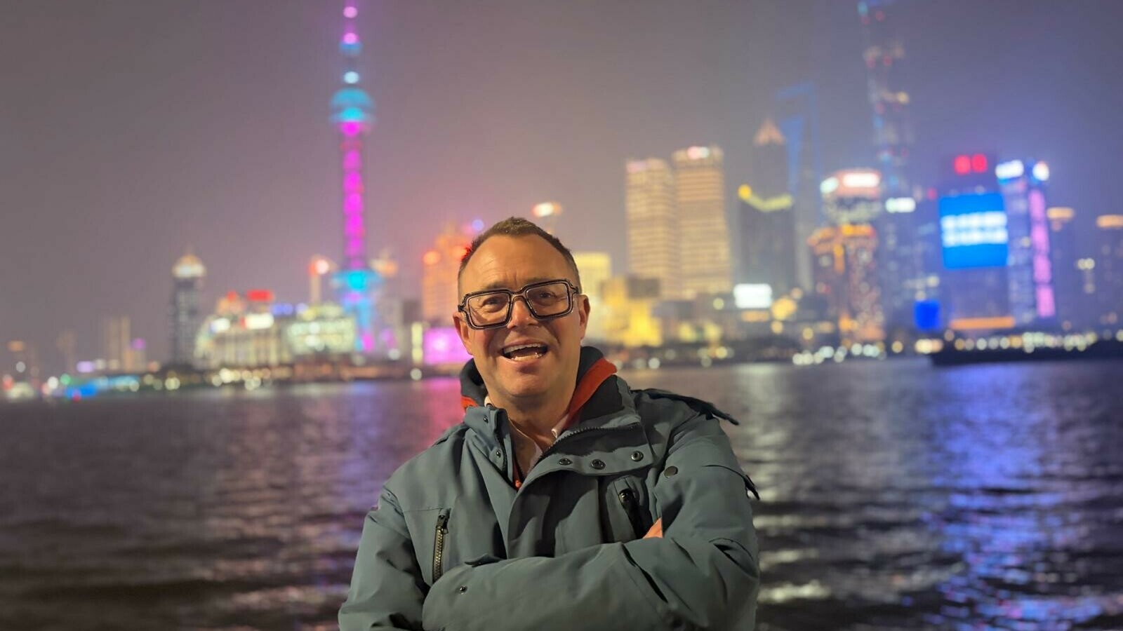 Emmer snackbarbaas Michael (49) ruilde tijdelijk zijn snackbar in voor een plek in een Chinees theater