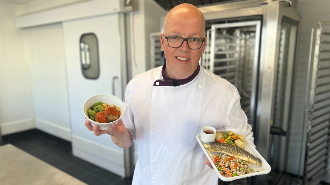 Chef-kok Kees met een paar van zijn 'nieuwe' hoofdgerechten