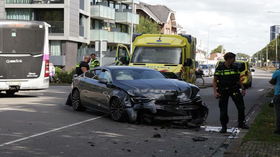 Hulpdiensten bij het ongeluk op het Damsterdiep