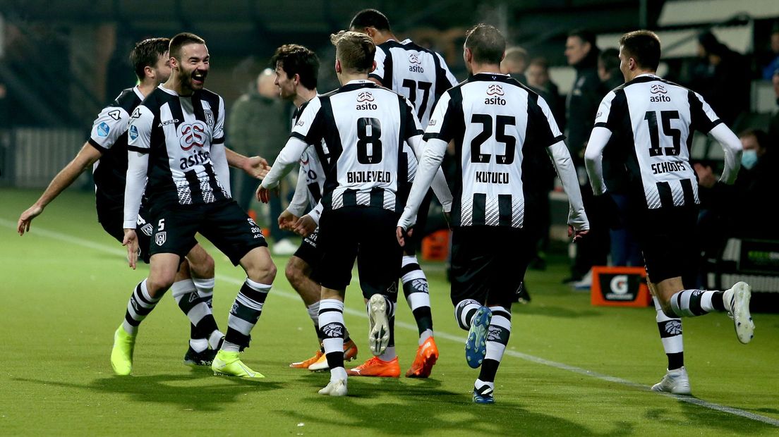 Heracles verslaat Heerenveen in slotfase