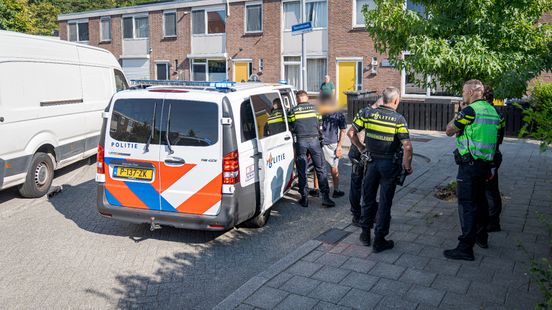 Pakketbezorger steekt man neer en wordt aangehouden