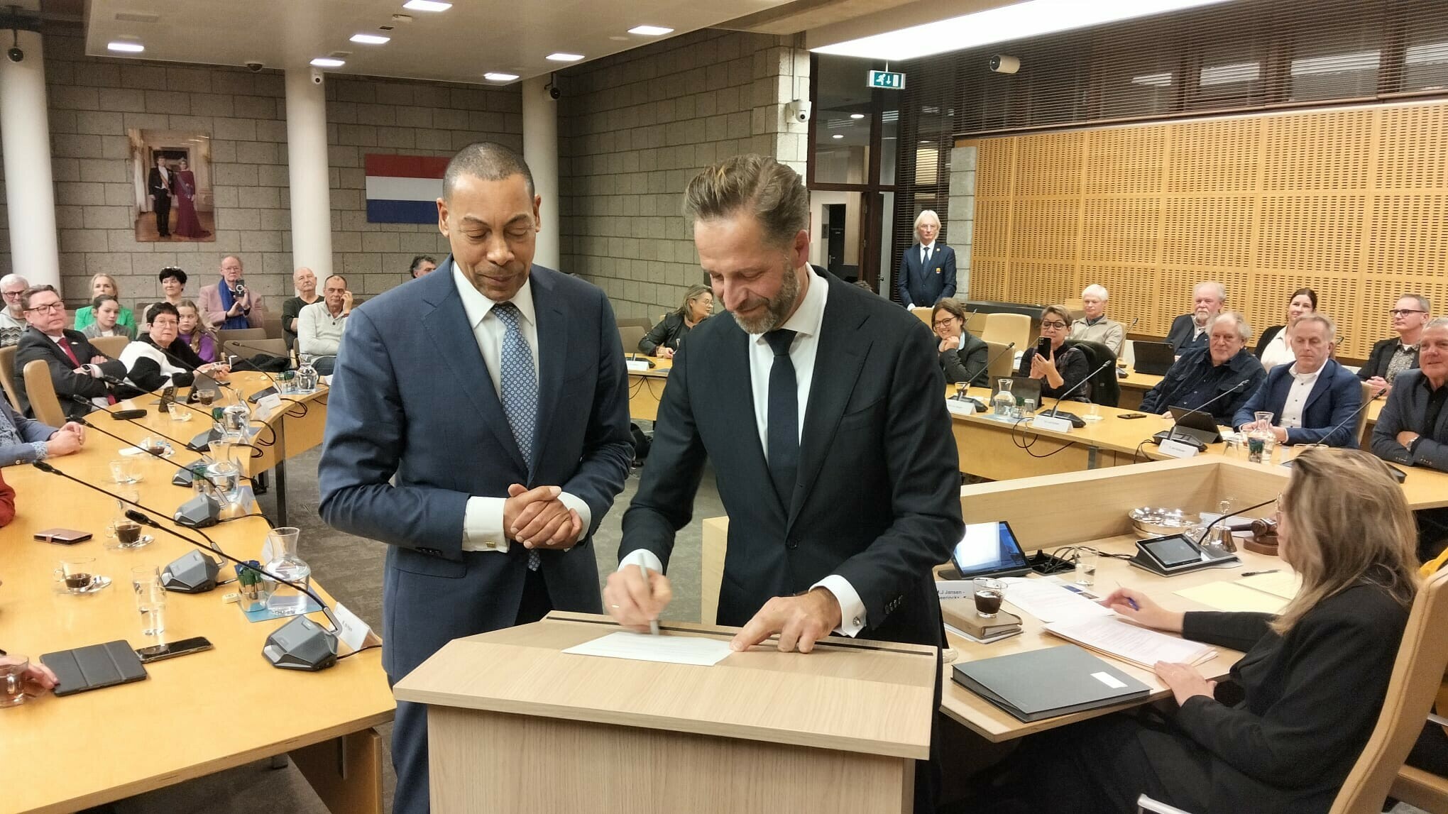 Franc Weerwind beëdigd tot waarnemend burgemeester van Terneuzen: 'Nu is het zaak om samen aan de slag te gaan'