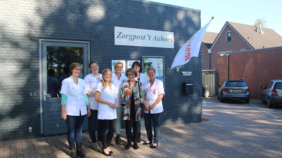 Prinses Margriet bezoekt mantelzorgers en zorgmedewerkers in Aadorp