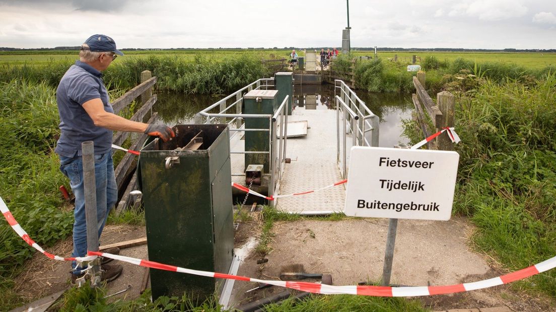 De reparateur uit Leimuiden aan het werk