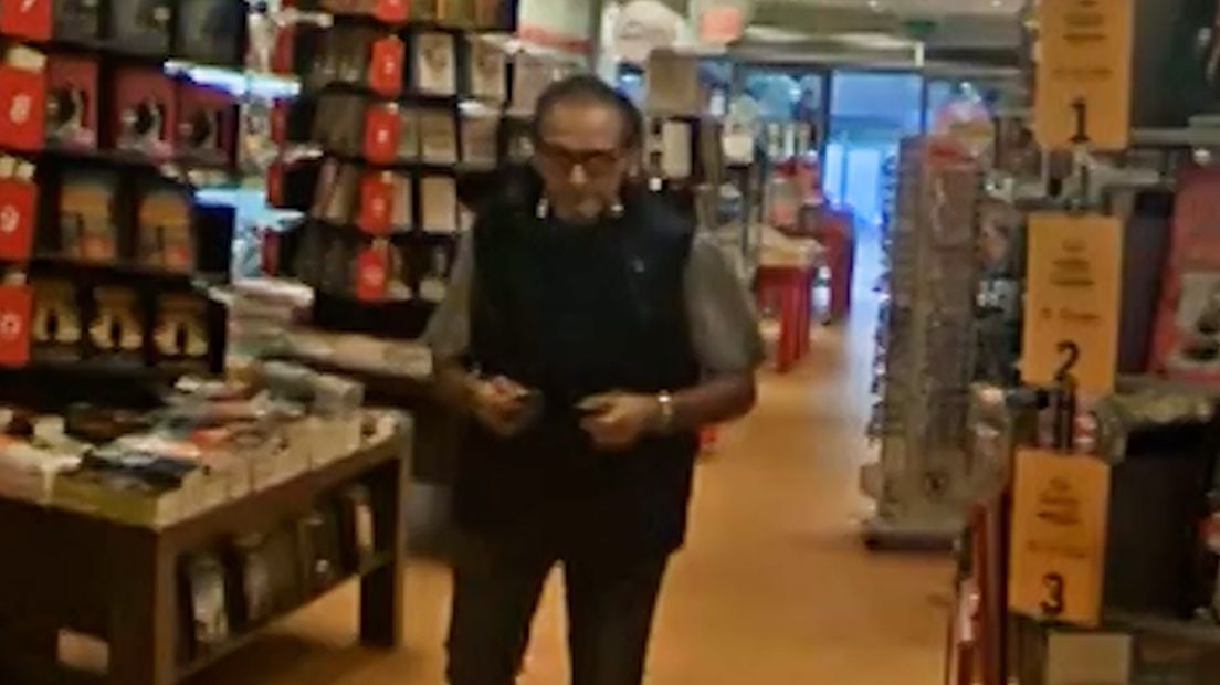 Deze oplichter doet zich in Hardenberg voor als rechercheur.