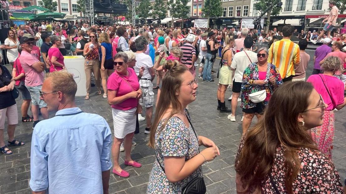 Op de Grote Markt wordt het steeds drukker