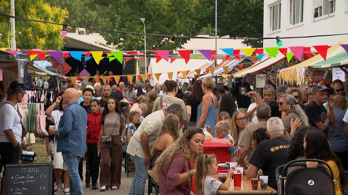 Molukse wijk in Oost-Souburg vieren en herdenken 65 jaar bestaan met muziek, dans en eten