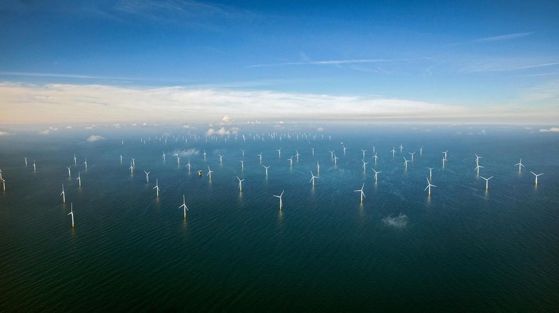 Windmolens op zee leveren stroom voor de productie van waterstof