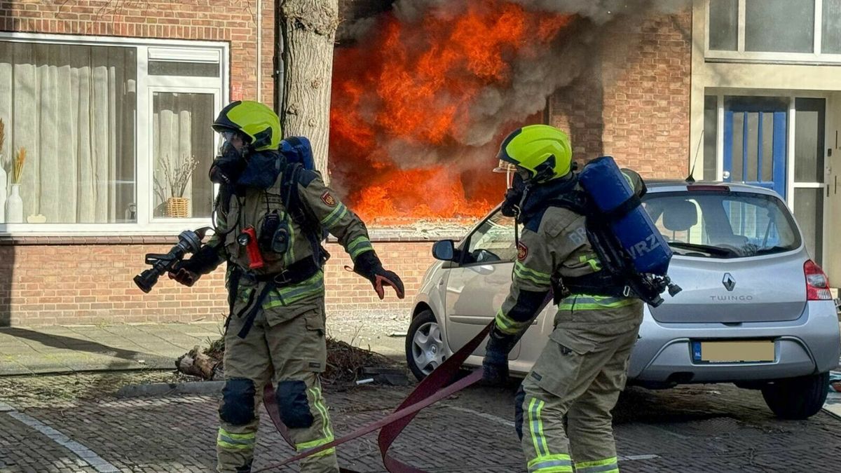 Grote brand verwoest woning en schuur in Vlissingen