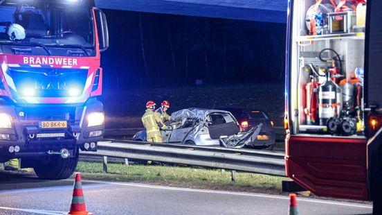 Ernstig ongeluk bij Emmen, automobilist overleden. Ernstig ongeluk bij Emmen, automobilist overleden.