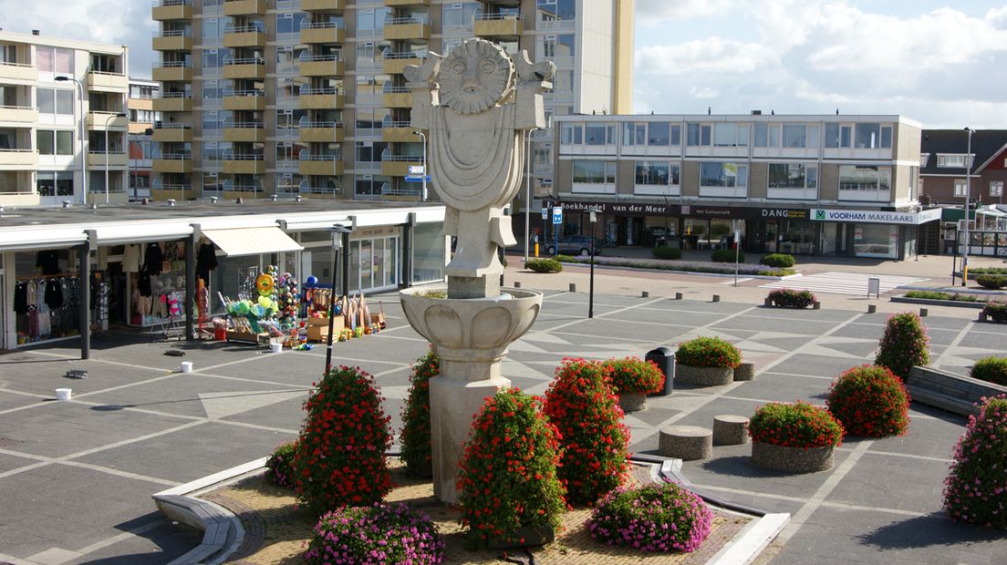 Het Vuurtorenplein met de Janusfontein in Noordwijk