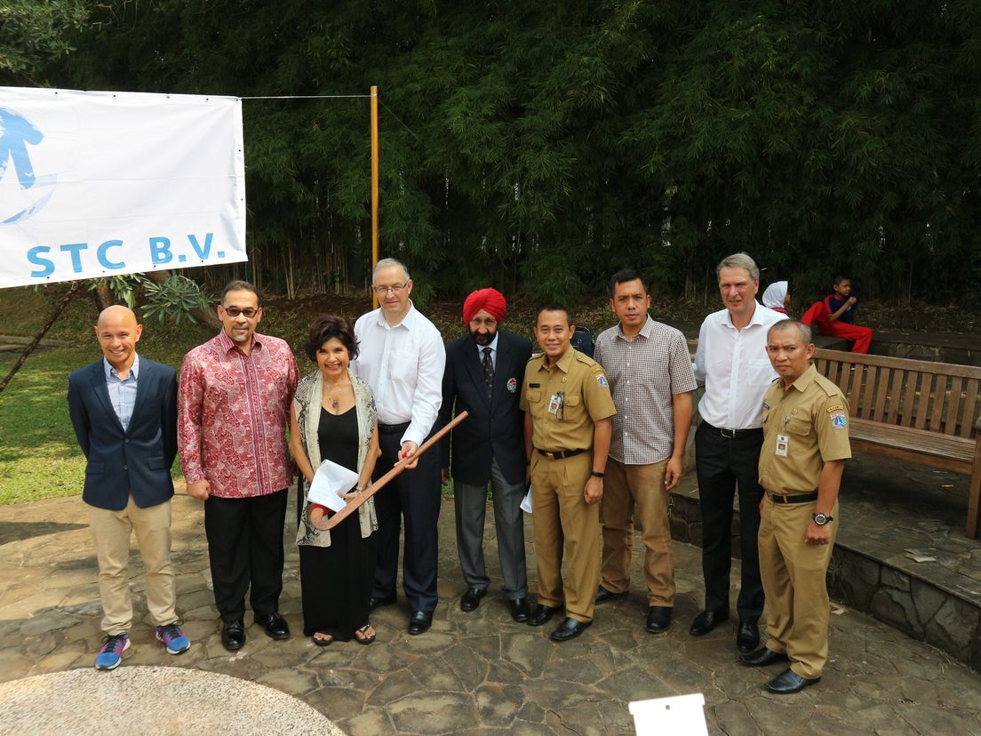 Burgemeester Aboutaleb opent hockeyproject in Jakarta