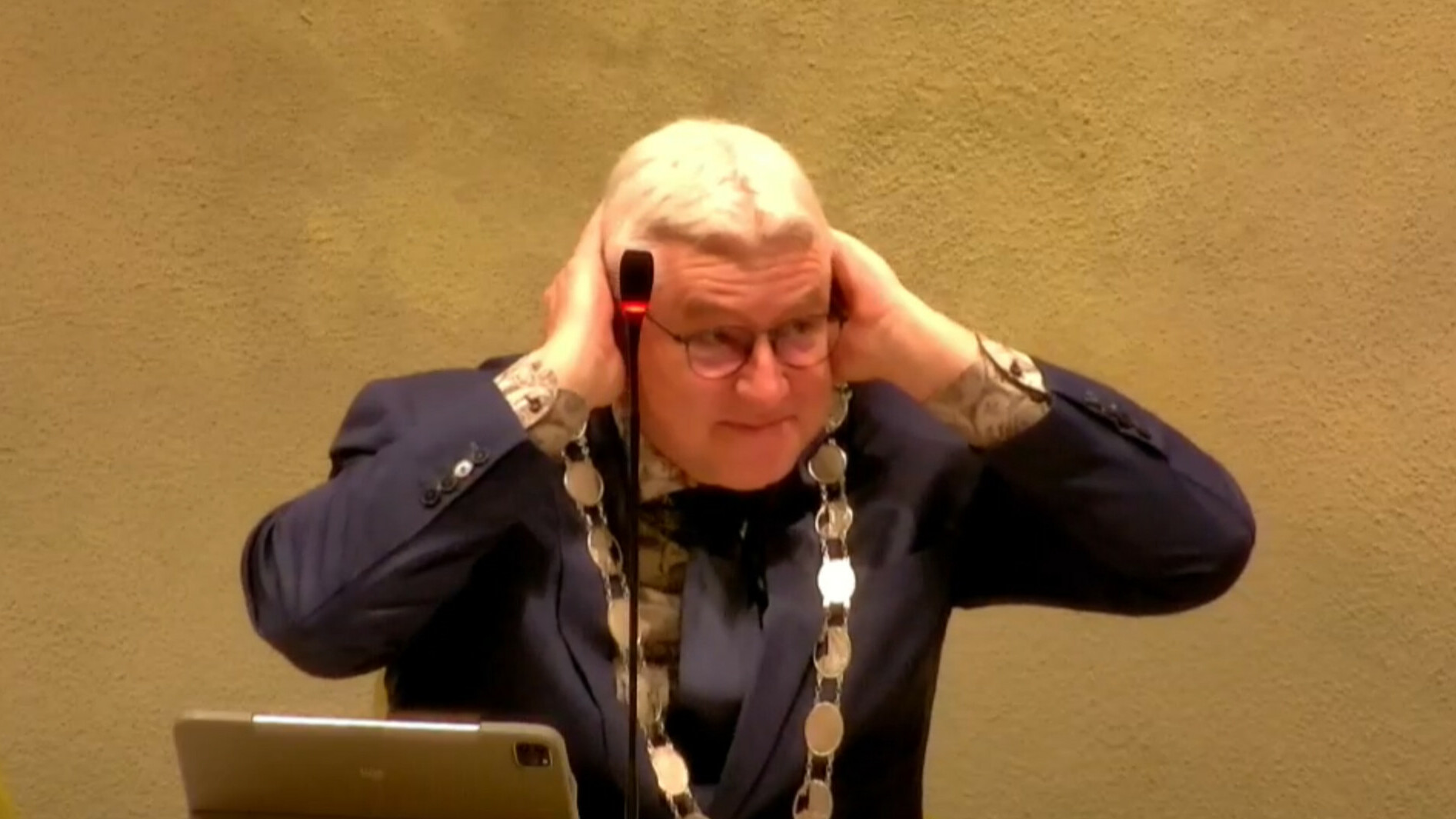 Toeters en oproepen tot meer actie: Drentse politiek roert zich stevig in wolvendiscussie