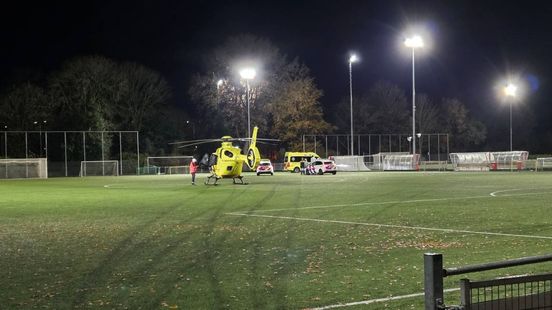 Jongen raakt onwel tijdens training, met spoed naar ziekenhuis gebracht