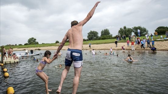 Afkoeling zoeken in de hitte? Op deze plekken loop je risico in het water
