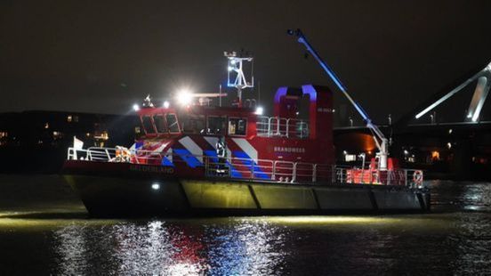 Zoekactie in Waal gestaakt • fietser aangereden. Zoekactie in Waal gestaakt • fietser aangereden.