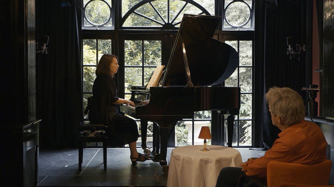 Pianist Irina Parfenova en Acteur Bartho Braat oefenen het stuk