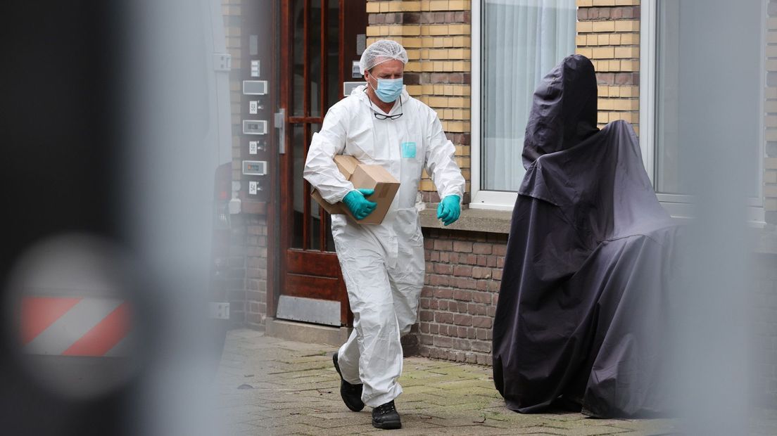 Onderzoek na de vondst van een dode vrouw in de Wognumstraat