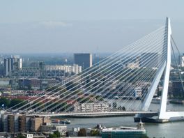 Erasmusbrug deze zomer weken dicht voor grote beurt: hele brug schoongemaakt en opnieuw beschilderd