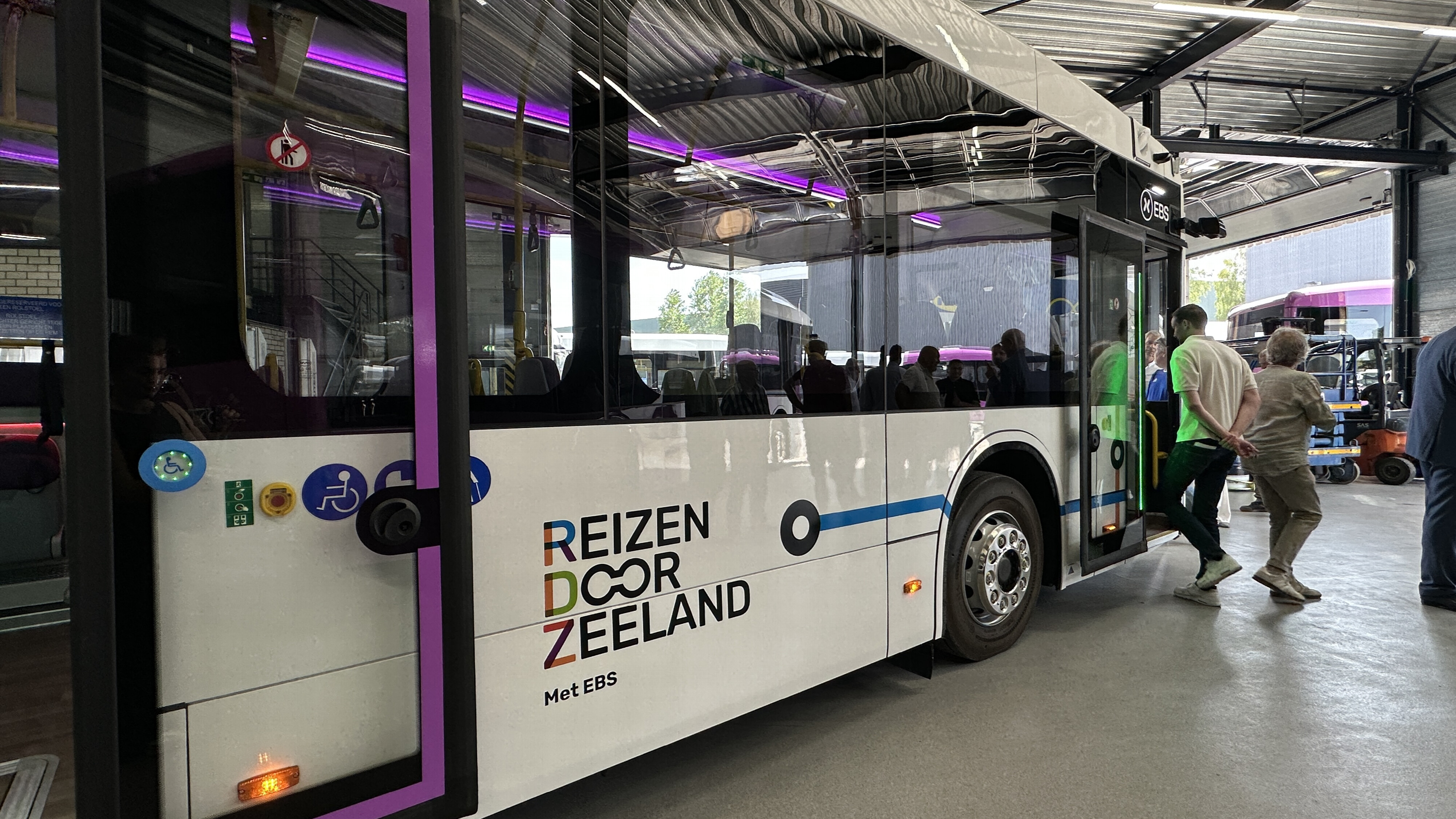 Nieuwe Zeeuwse bussen aangekomen, terwijl vervoersmaatschappij financieel onder druk staat
