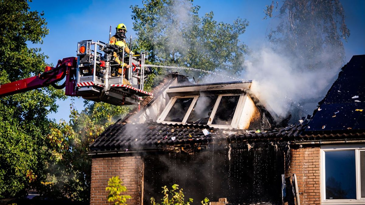 Grote woningbrand in Doesburg onder controle
