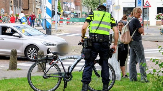 Jonge fietser met spoed naar ziekenhuis na botsing met auto