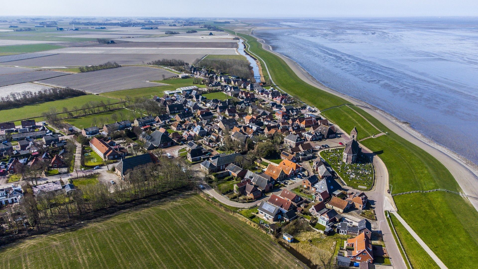 It gaswingebiet ûnder de Waadsee en op de fêste wâl tusken Wierum en Ternaard