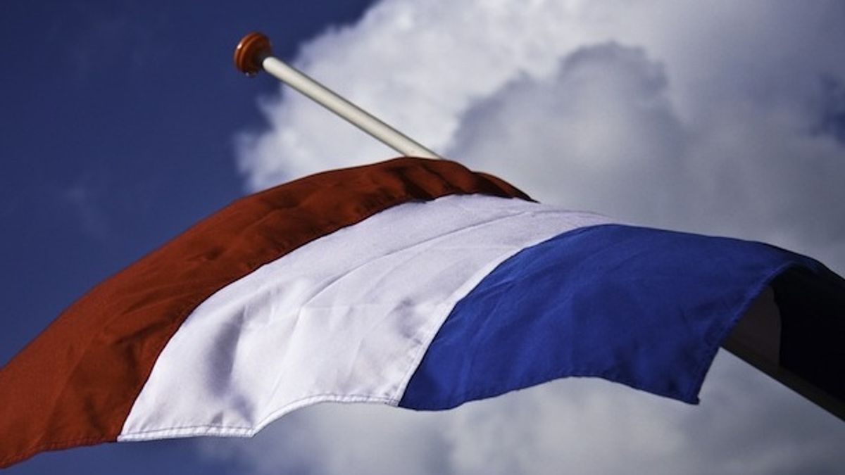 Politiebureaus hangen vlag halfstok