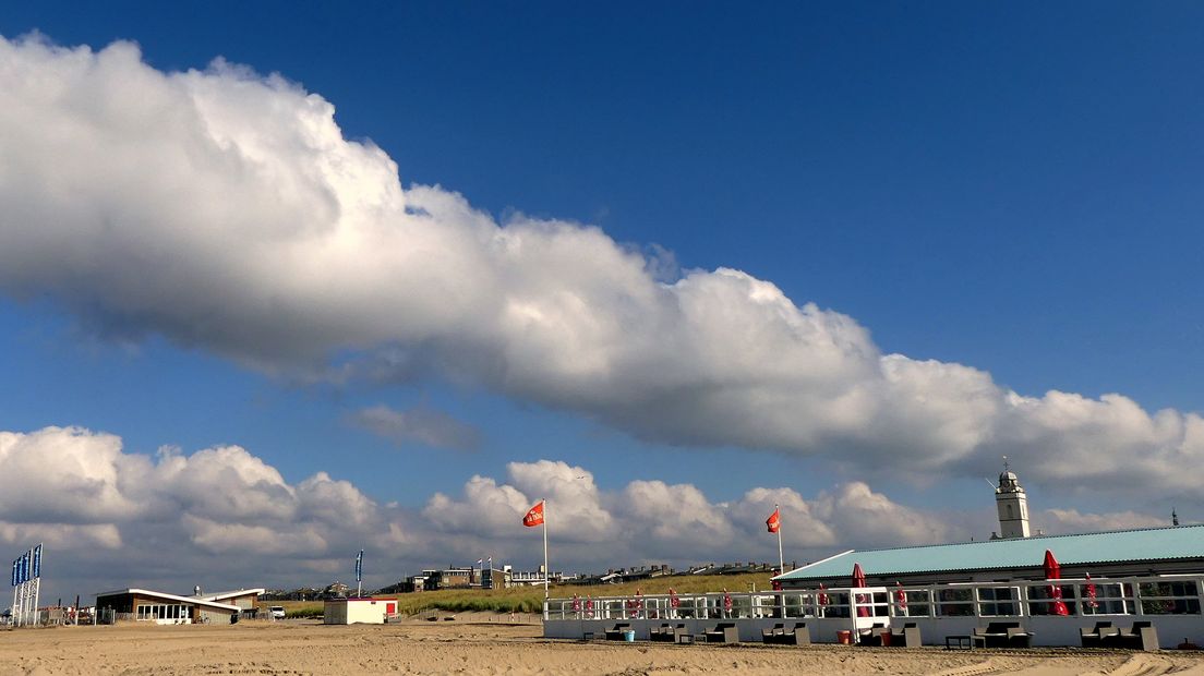 Op deze foto is een zogenaamde wolkenstraat te zien