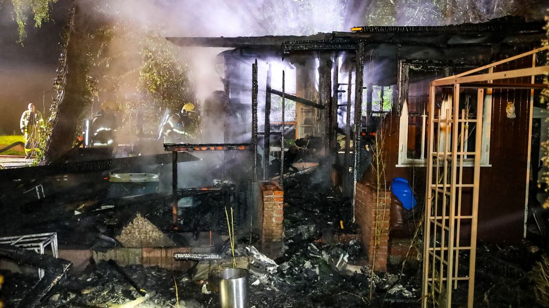 Van de chalets bleef niet veel over
