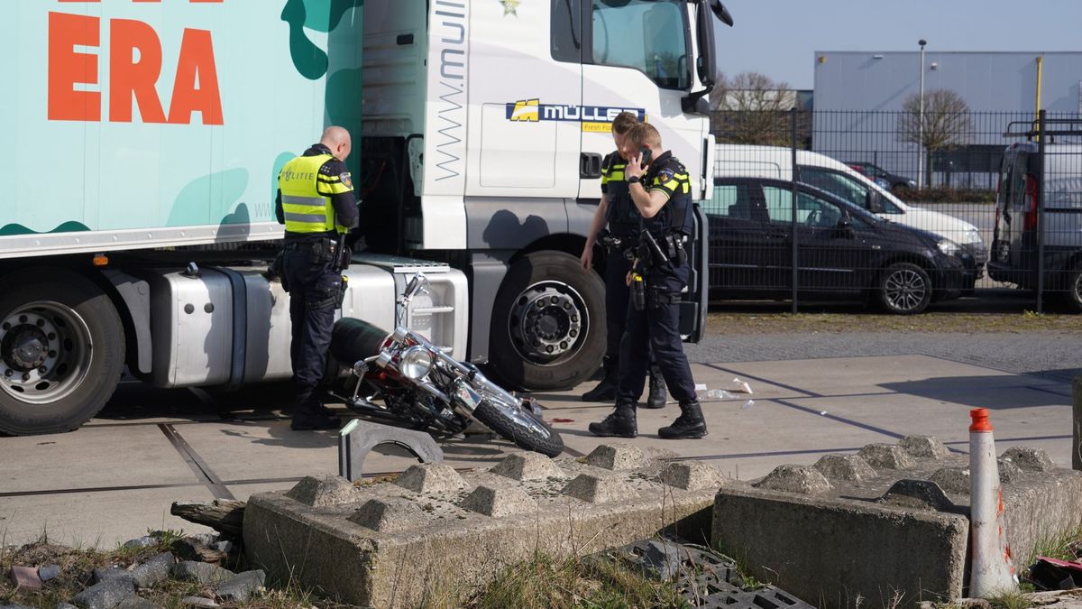 Motorrijder zwaargewond bij botsing met vrachtwagen in Rogat