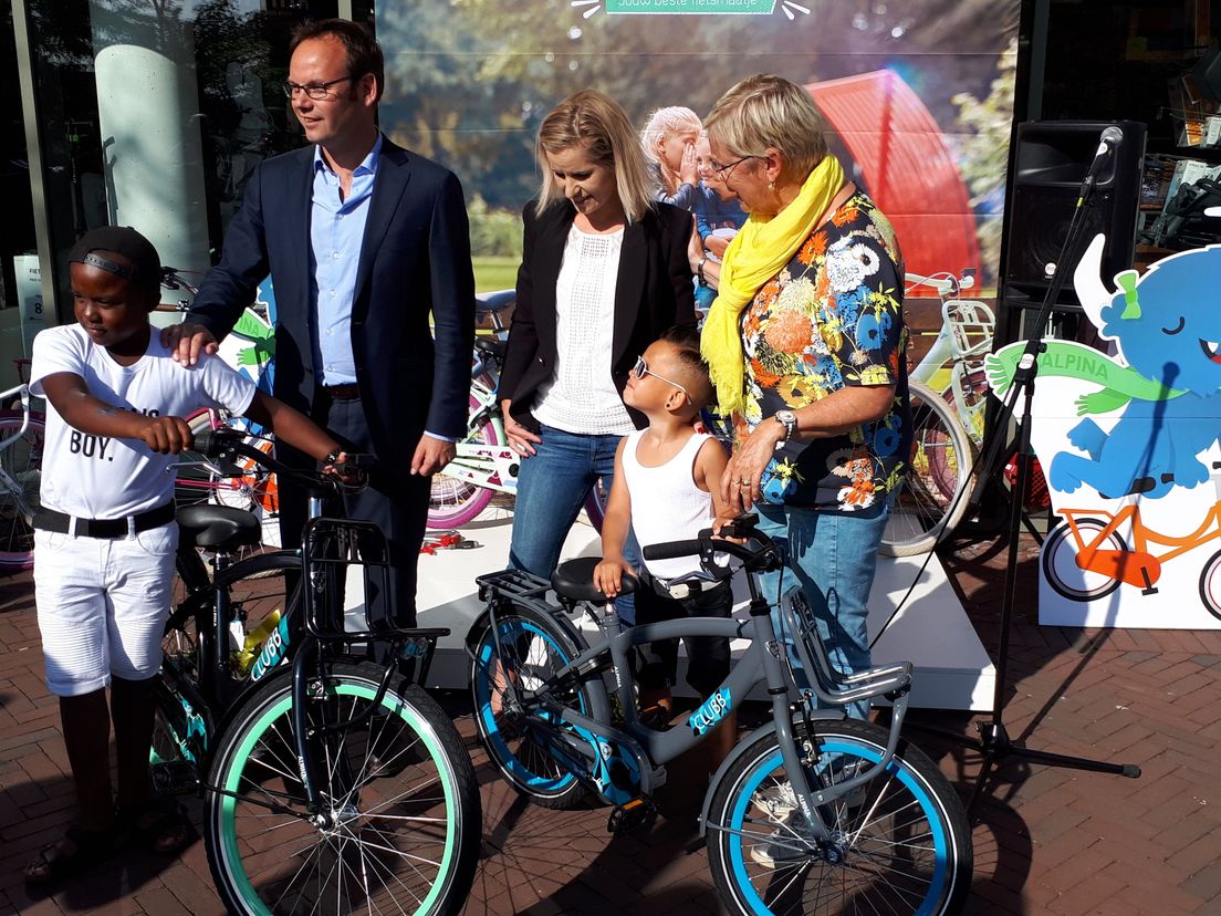 Het initiatief werd genomen door Stichting Leergeld, die zich tot doel stelt om kinderen uit arme gezinnen te helpen.