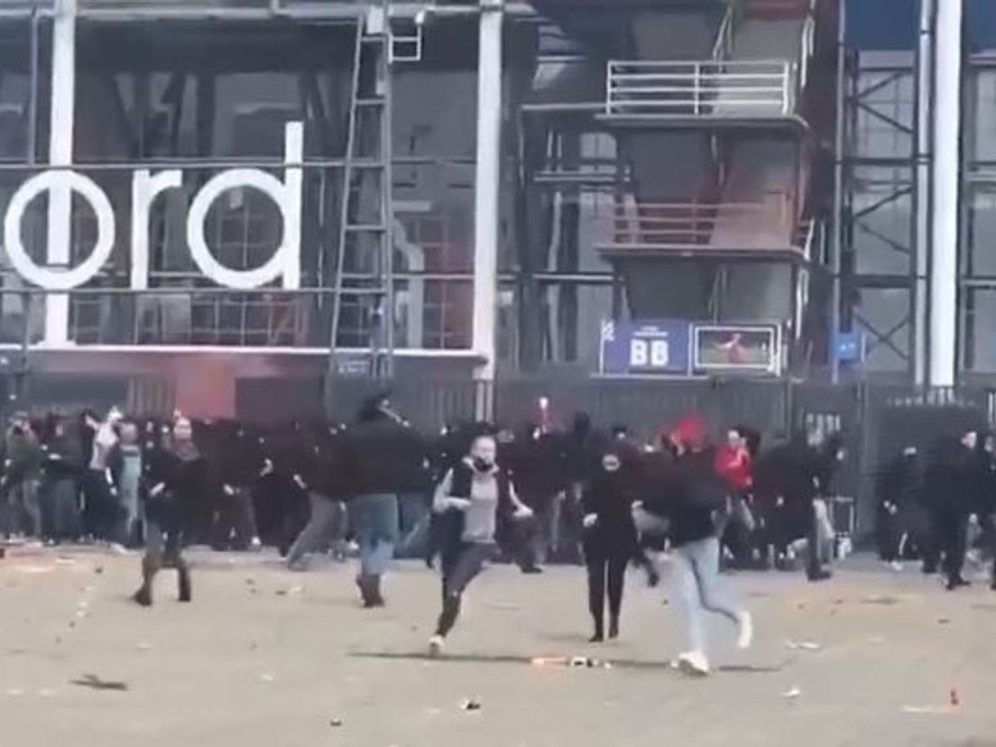 Na de wedstrijd Feyenoord-FC Utrecht is het onrustig bij De Kuip