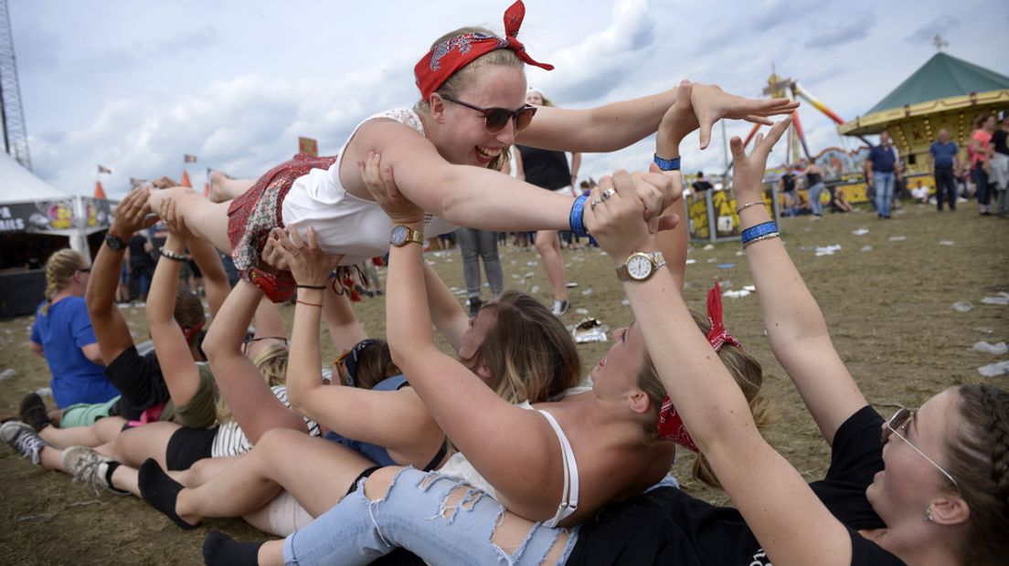 De laatste dag van de Zwarte Cross is in volle gang. Nog één keer alles geven. Genieten van de muziek en de motorcross onder het genot van een pilsje. Bij Omroep Gelderland hoef je niets te missen op radio, televisie en online.