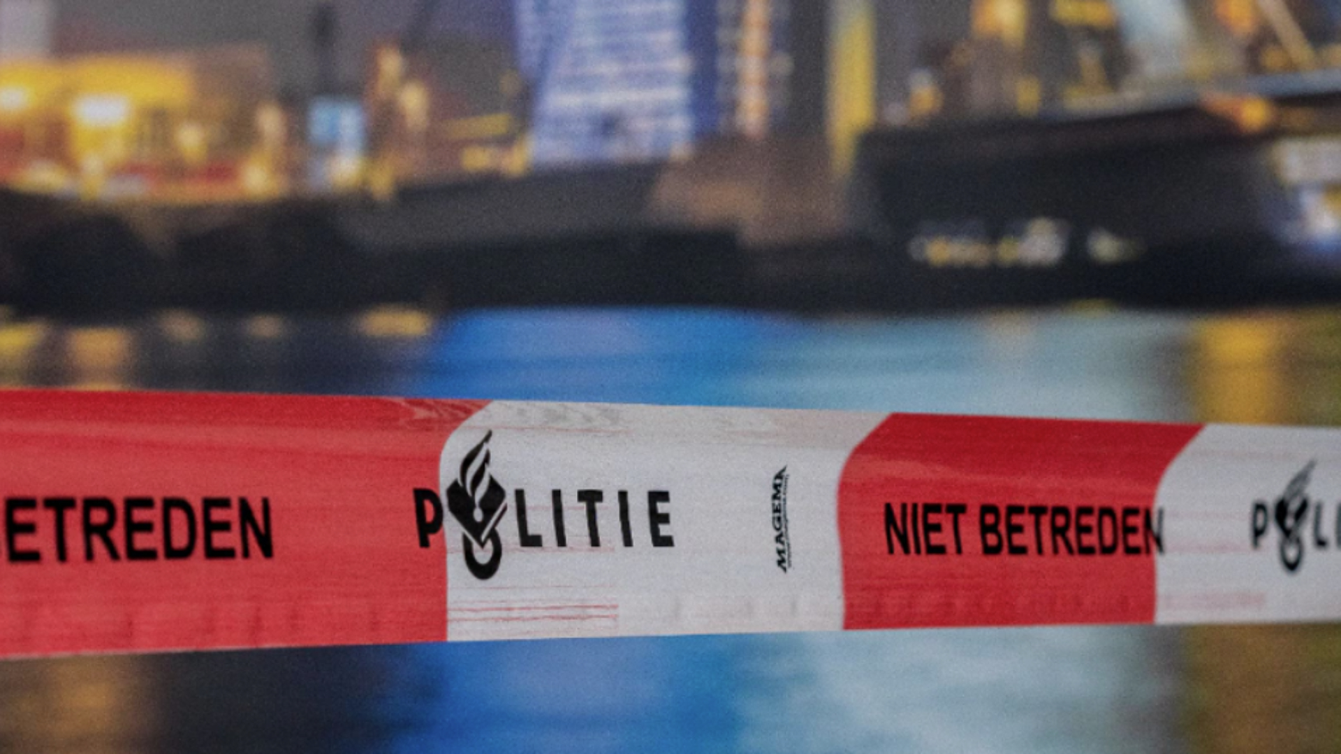 Na maandenlang onderzoek door twee Rotterdamse politieteams zijn er meerdere woningen doorzocht en vier verdachten aangehouden.