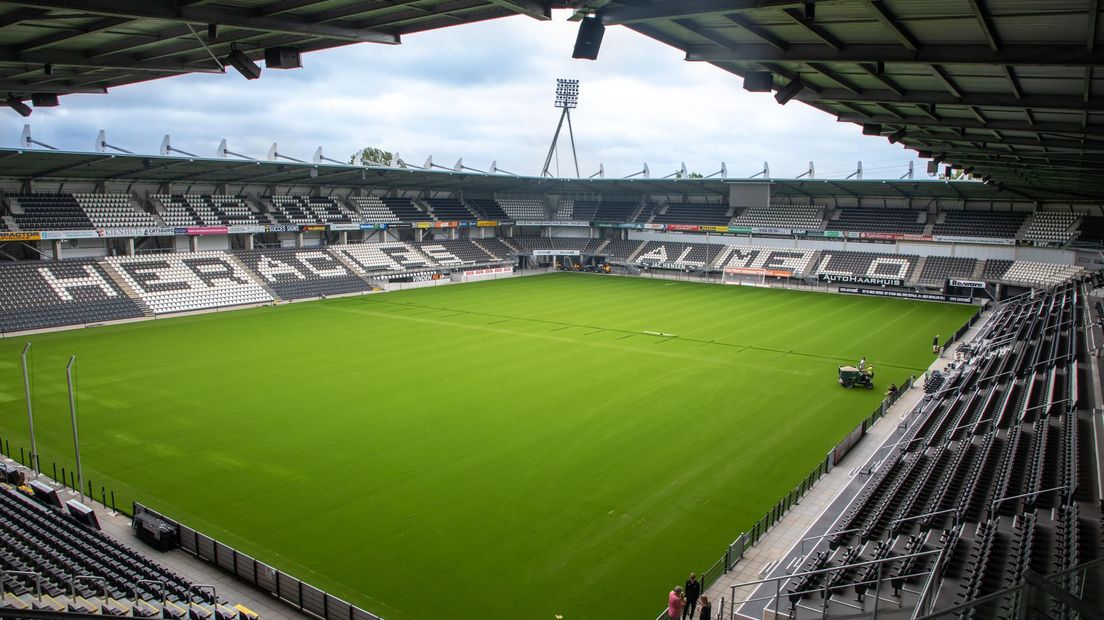 De KNVB, ESPN en NSP doen onderzoek naar de veiligheid van sportpers in voetbalstadions