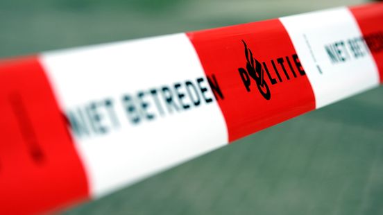 Hulpdiensten op Jekerdal in Capelle aan den IJssel vanwege gaslucht